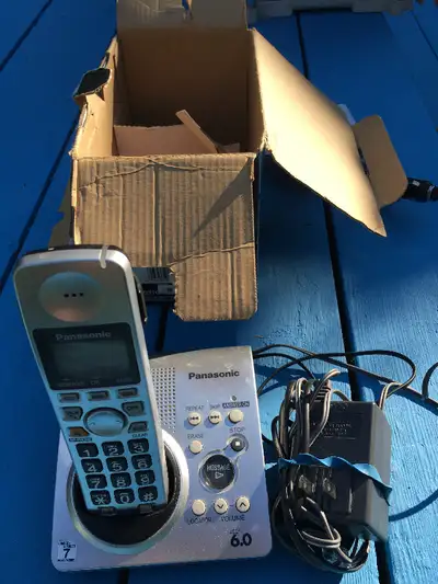 J'ai un telephone sans fil avec repondeur neuf emballer Panasonic d’une maison non fumeur. Stp visio...