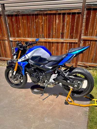 2015 Suzuki Gsx-s750 ACTIVE STATUS ~ Has never been dropped. Well taken care of. No cracks or scratc...