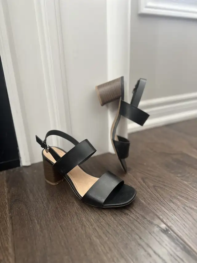 OLD NAVY - women’s shoes - size 8 in Women's - Shoes in Kitchener / Waterloo - Image 4