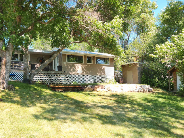 North Shore, Buffalo Pound Lakefront Cabin in Houses for Sale in Moose Jaw