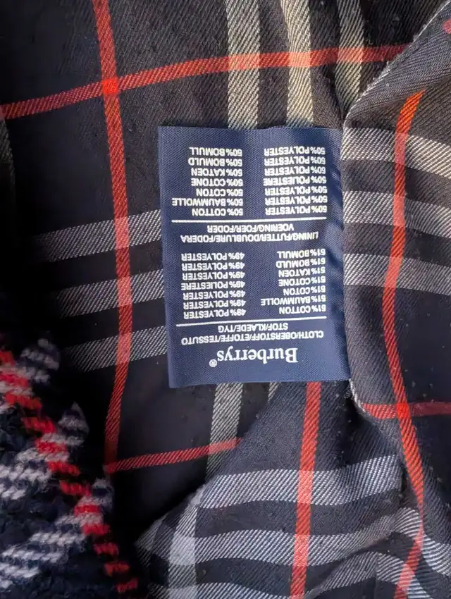 Genuine Vintage Woman's  Burberrys Trench Coat in Women's - Tops & Outerwear in Mississauga / Peel Region - Image 6