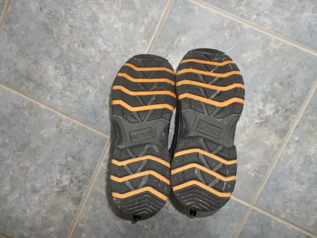 Bottes de travail hommes 9,5 large Dakota in Men's Shoes in Longueuil / South Shore - Image 3