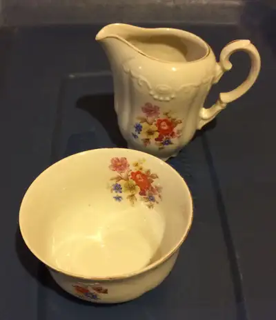 Vintage Cream and Sugar Set Made in Germany U.S. Zone For Sale, Voir plus