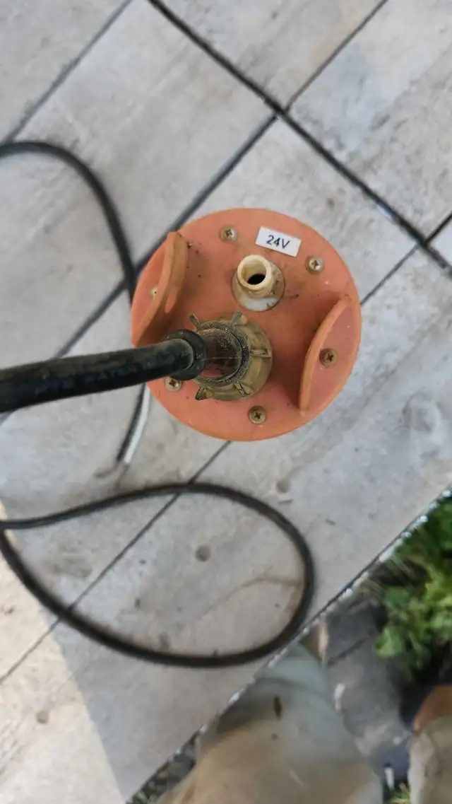 24 volt DC solar well pump in Plumbing, Sinks, Toilets & Showers in Summerside - Image 4