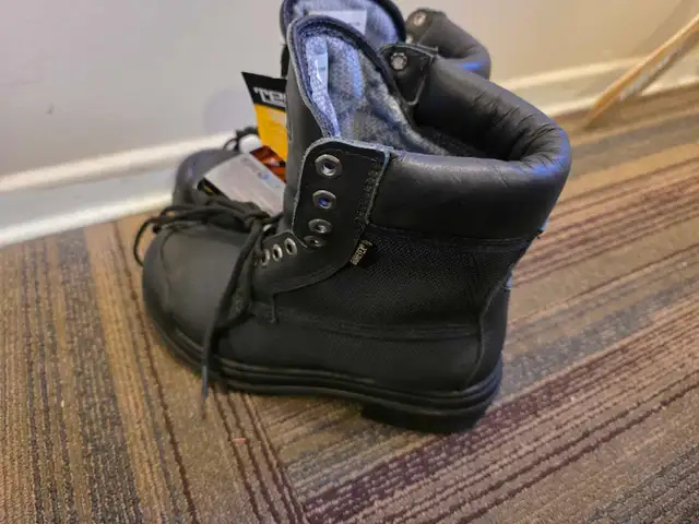 new Terra work boots goretex  woman size 7  in Women's - Shoes in Edmonton - Image 4