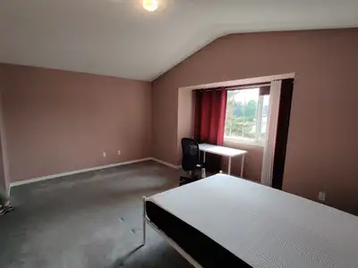 * Located at the intersection of Terry Fox and March, in the heart of Kanata’s tech hub * Private ba...
