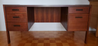 Bureau en bois avec 5 tiroirs