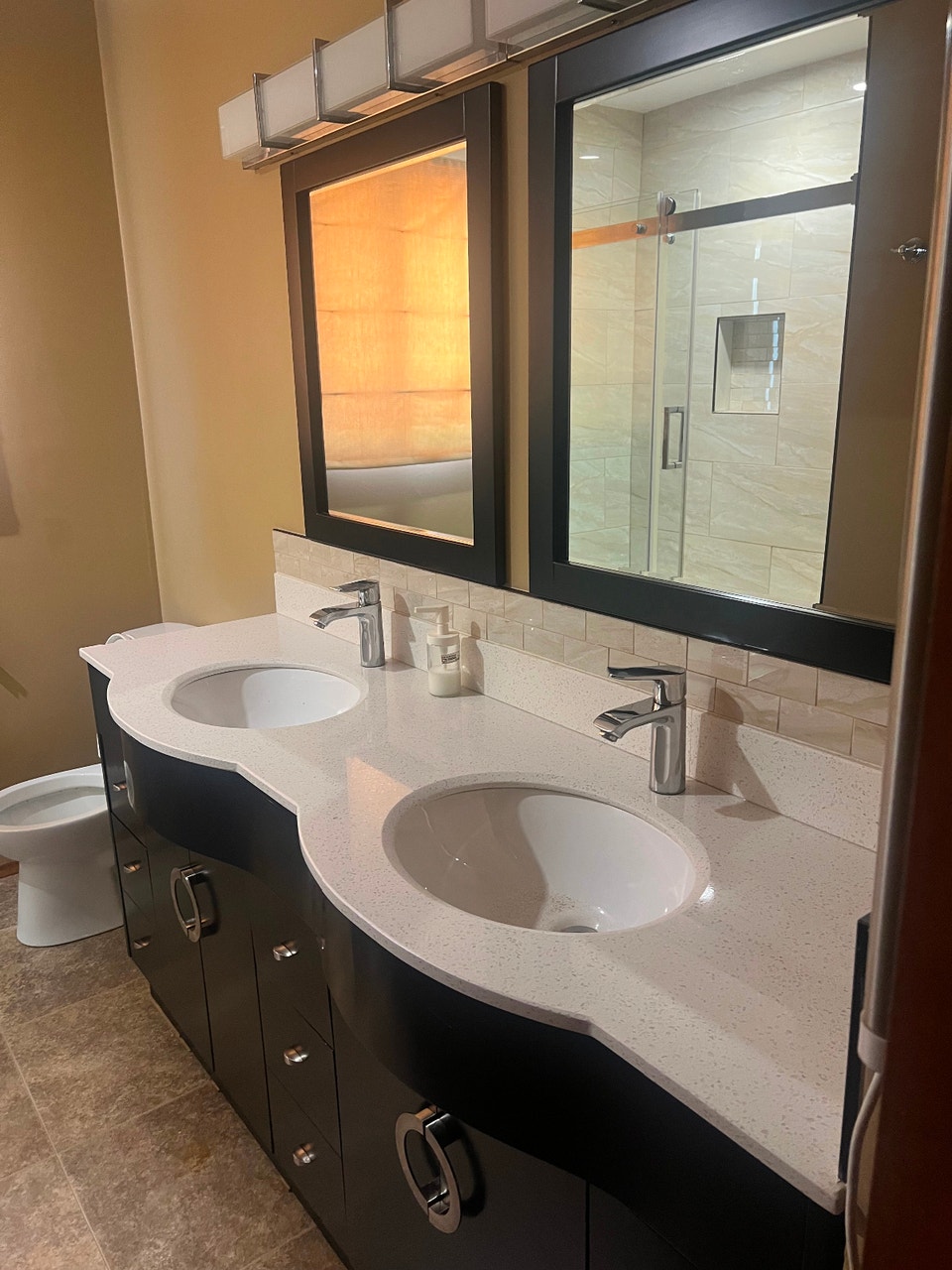 A Beautiful 3 bedroom house for rent on 106 street and 60A ave 3