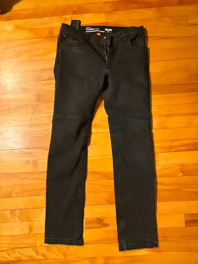 Size 32 x 32 Worn only a few times. Washed and ready
