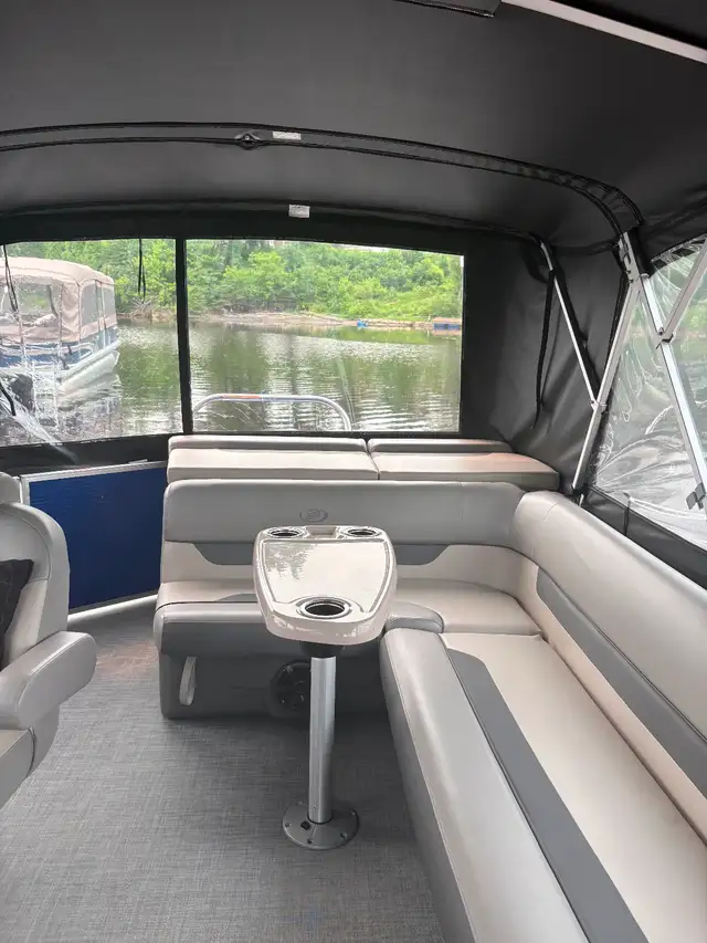 A+vendre+ponton+++princecraft++Velcra+2022++23+pieds+ in Powerboats & Motorboats in Lac-Saint-Jean - Image 2