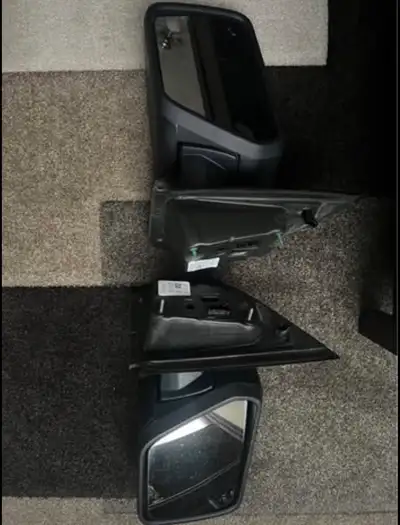 Stock mirrors off a 2023 Ford F150 XLT, selling because I put Tow mirrors on. Excellent condition wi...
