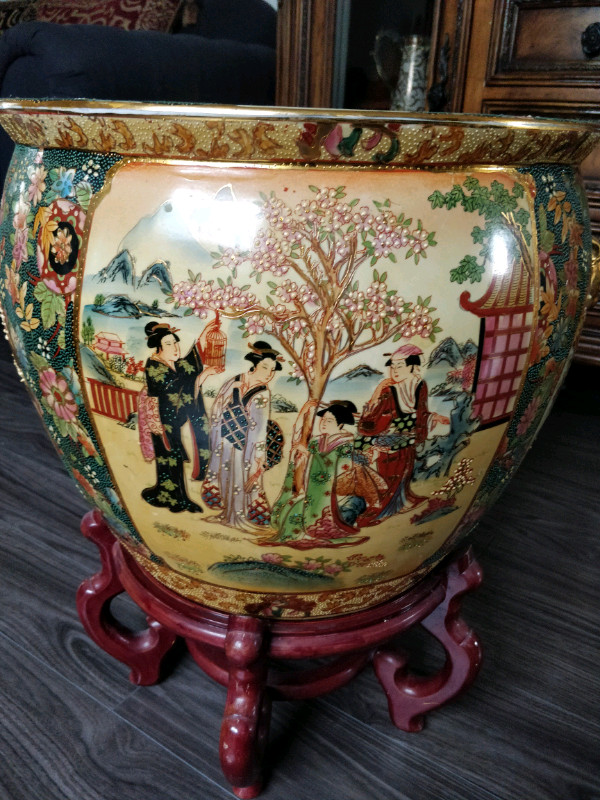XL Vintage Chinese Porcelain Enamel Koi Fish Bowl Planter Geisha in Arts & Collectibles in Oshawa / Durham Region - Image 2