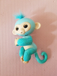 Fingerlings Interactive Finger Toy Baby Monkey Zoe Turquoise