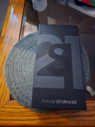 I am selling a Black Samsung s21 Ultra for $400. Mint condition, It comes with screen protector and...