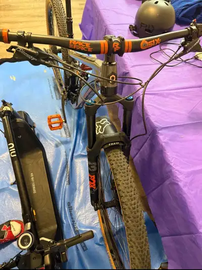 2022 Polygon T8 medium 29er Lots of upgrades Racaface SixC carbon bar Raceface Stem Raceface grip Ra...