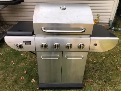 BBQ Master Chef, payé 600$, prix 250$, pas de livraison. BBQ Master Chef, 600$ value, let it go for...
