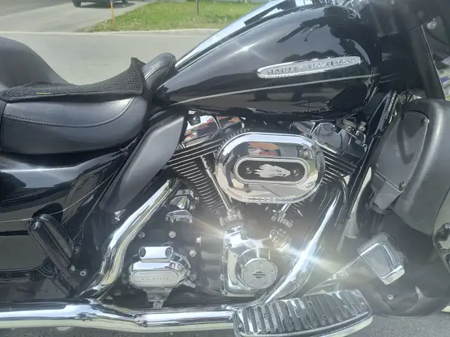 Motorcycle in Touring in Ottawa - Image 2