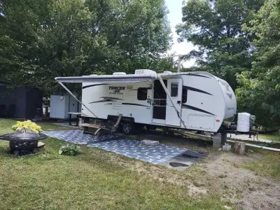 Roulotte 24 pieds 2014" tracer Air" Air climatisé . Bien située au camping Deauville, près de Sherbr...