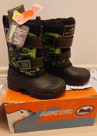 New Light Up Artic Tracks Boys Winter Boots Size 8 Toddler