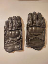 Motorcycle leather gloves 