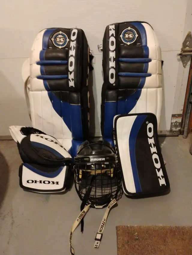 Hockey goalie equipment in Hockey in Calgary - Image 2