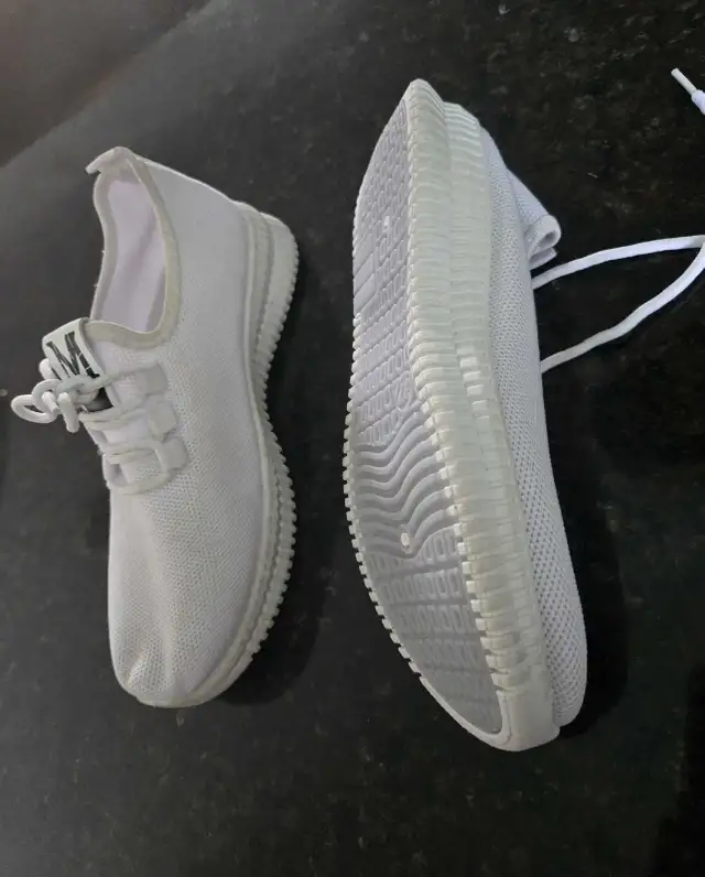 Girls Shoes & Boots Sizes 3-4 in Kids & Youth in Gatineau - Image 2