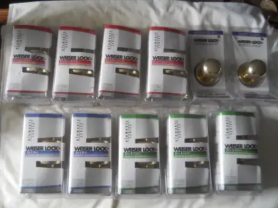 Weiser Lock Door Knob Keyed Entry Lock set, New, lot of 11 4 red cardboards top left are marked exte...