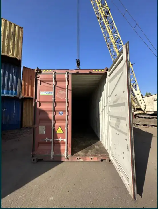 20 ft and 40 ft containers ***Parry Sound Area*** in Other in Muskoka - Image 3