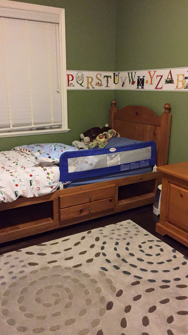 Children’s bedroom set  dans Commodes et armoires  à Laval/Rive Nord - Image 2
