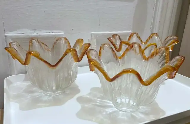 1960/70 Italian Murano Handblown Glass Scallop Tulip Light Shade in Indoor Lighting & Fans in City of Montréal - Image 10
