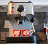 CUISINART EM-100C ESPRESSO MAKER COFFEE MACHINE WITH BOX NICE!