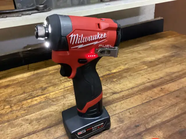MILWAUKEE M12 GEN 3 FUEL BRUSHLESS 1/4” HEX IMPACT DRIVER KIT in Power Tools in Barrie - Image 10