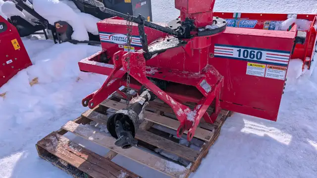 Used Agro Trend 60" Snow Blower in Snowblowers in Stratford - Image 4
