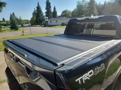 Toyota Tundra 2022-2024 Hard Tonneau Cover - 5.5-Ft short Bed Used, good condition with all parts, a...