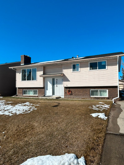 Bi-Level House w/ LEGAL Basement Suite for Sale in RUNDLE