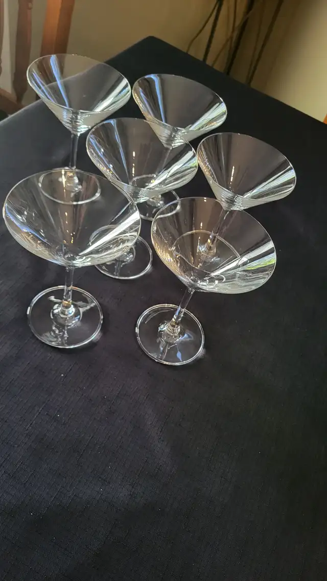 GLASSWARE603675944687380481