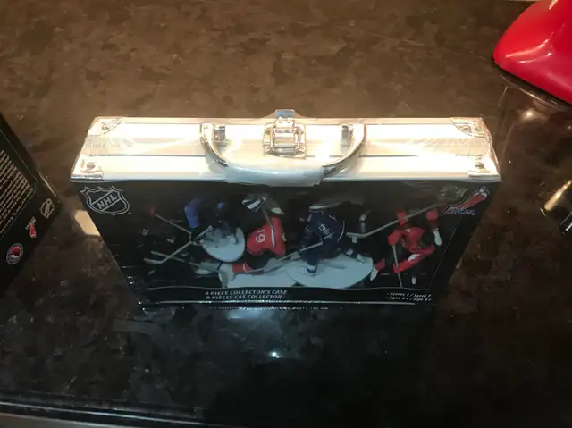 NHL McFARLANE 8 PIECE COLLECTOR'S CASE SUNDIN OVECHKIN in Arts & Collectibles in Mississauga / Peel Region - Image 4