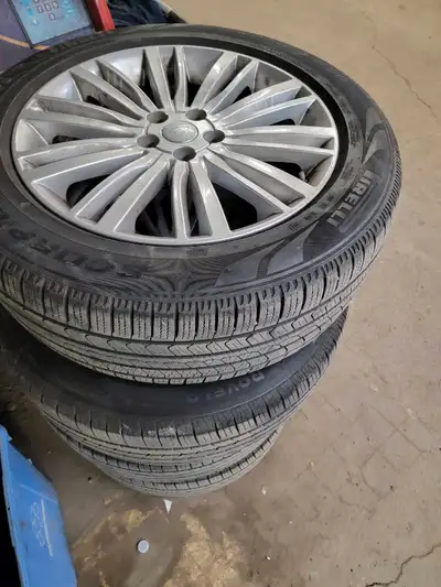 A set of 4 tires and rims from a 2018 land rover Discovery 255/55R 20. Bolt pattern 120 by 5 so it w...