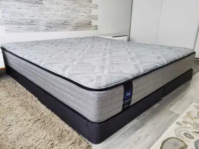 LIKE NEW - Sealy Posturepedic King Mattress, View more