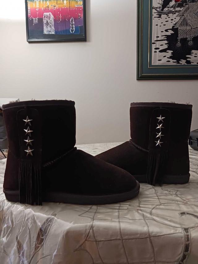 Very warm fur lined winter boots in Women's - Shoes in Markham / York Region - Image 3