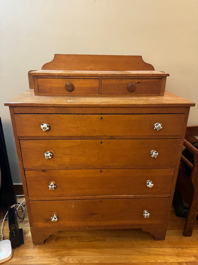 Vintage Pine 4 drawer dresser with 2 jewelry drawers in Arts & Collectibles in Sudbury