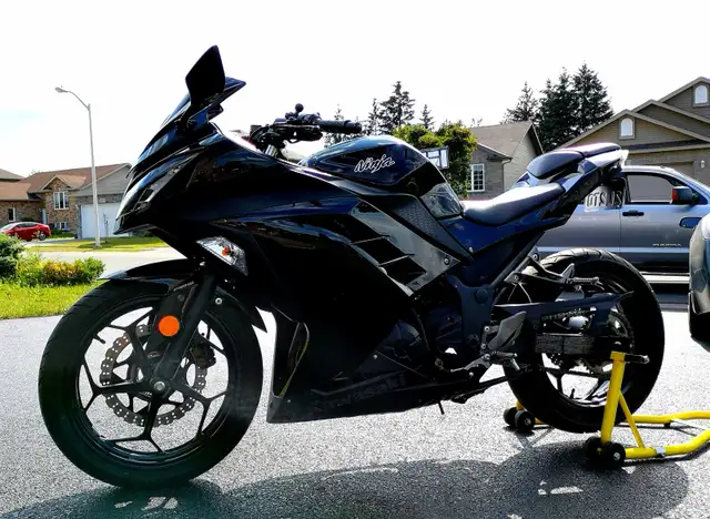 2014 Kawasaki Ninja 300 ABS – Immaculate, Low KM, Blacked out in Sport Bikes in Sudbury - Image 10