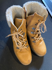 Girl’s/Woman’s Boots