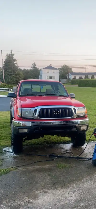 2004 Tacoma 5spd Manual 4x4 Works as it should truck is lifted and on 33’s, frame was replaced by de...
