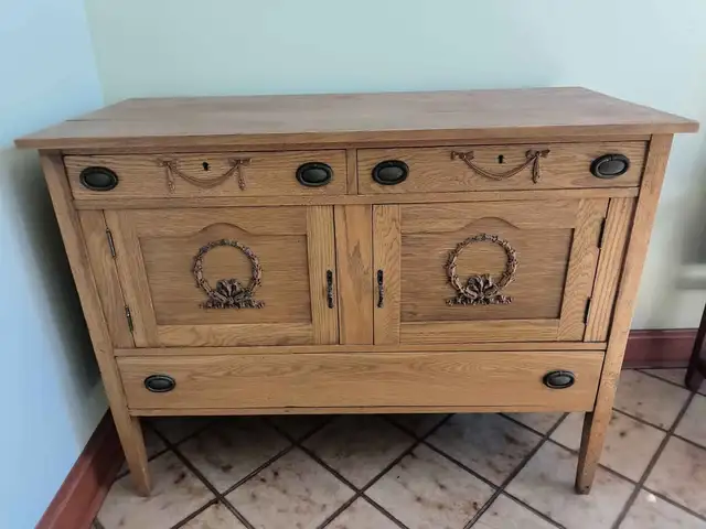 SIDEBOARD_ANTIQUE_SOLID WOOD(OAK)_BEAUTIFUL in Hutches & Display Cabinets in Edmonton - Image 3