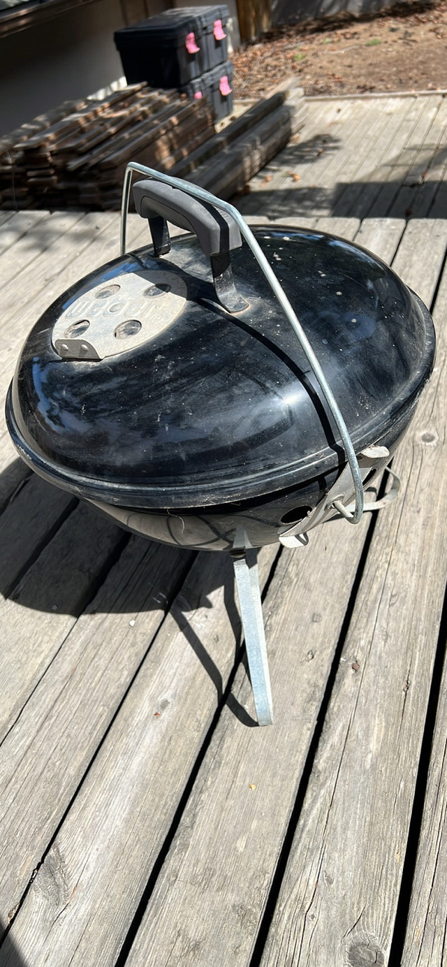 Weber Portable Charcoal Grill in BBQs & Outdoor Cooking in Calgary - Image 2
