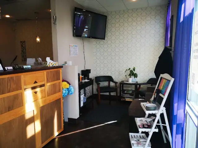 Salon Chair Rental62863245494018121
