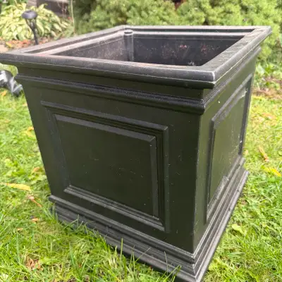 Large Self Watering Planter, Black/Green, View more