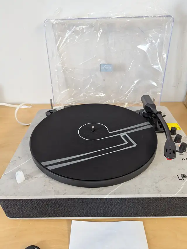 Wireless LP Turntable with Built-in Speakers & USB Play, 3-Speed in Stereo Systems & Home Theatre in Mississauga / Peel Region - Image 3