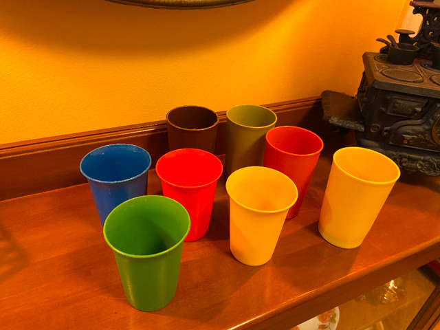 Set of 8 Vintage Tupperware Retro Tumblers Cups in Arts & Collectibles in Oshawa / Durham Region - Image 2